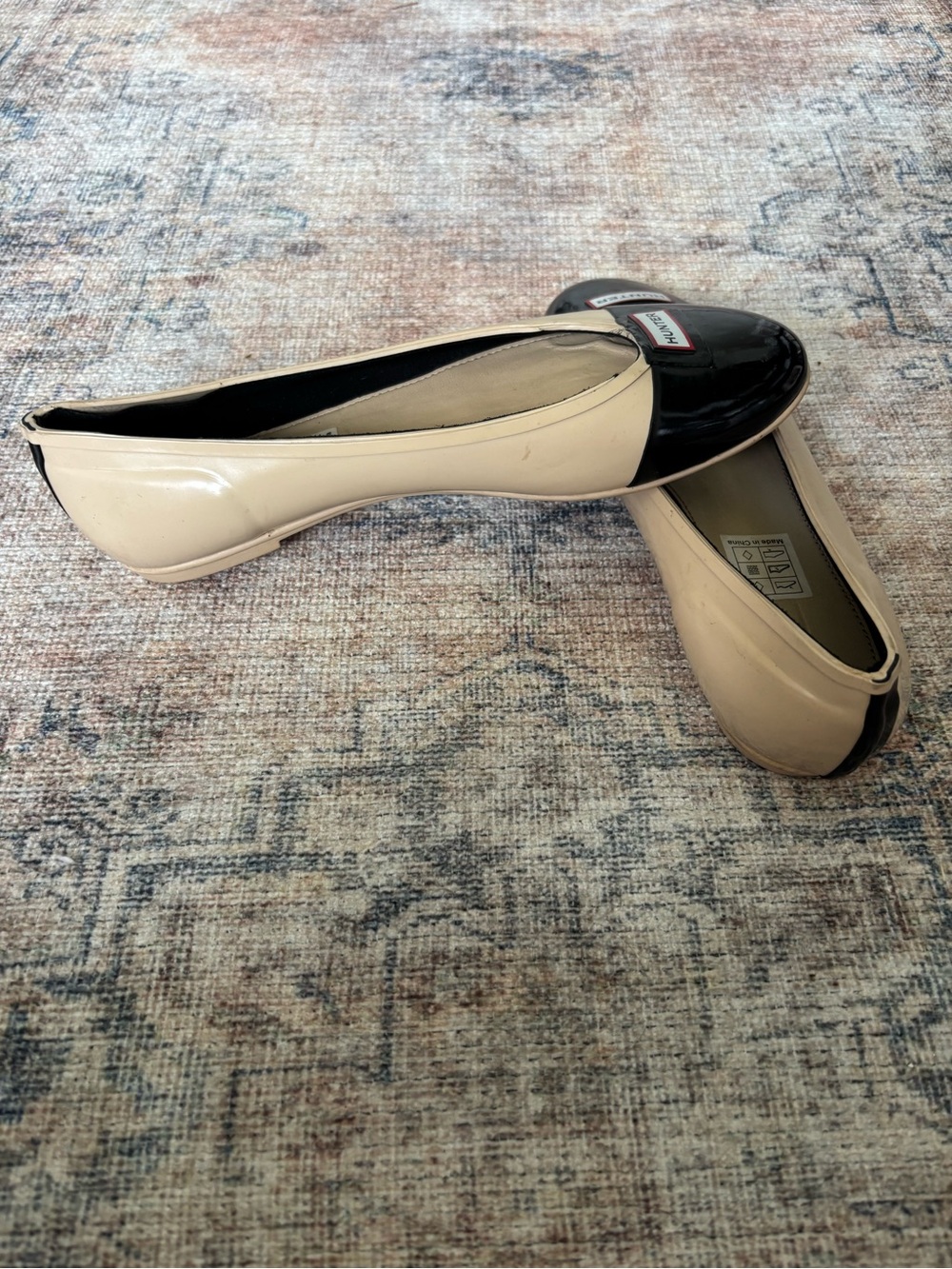 Hunter Two-Tone Beige and Black Cap-Toe Ballet Flats - Picture 13 of 16
